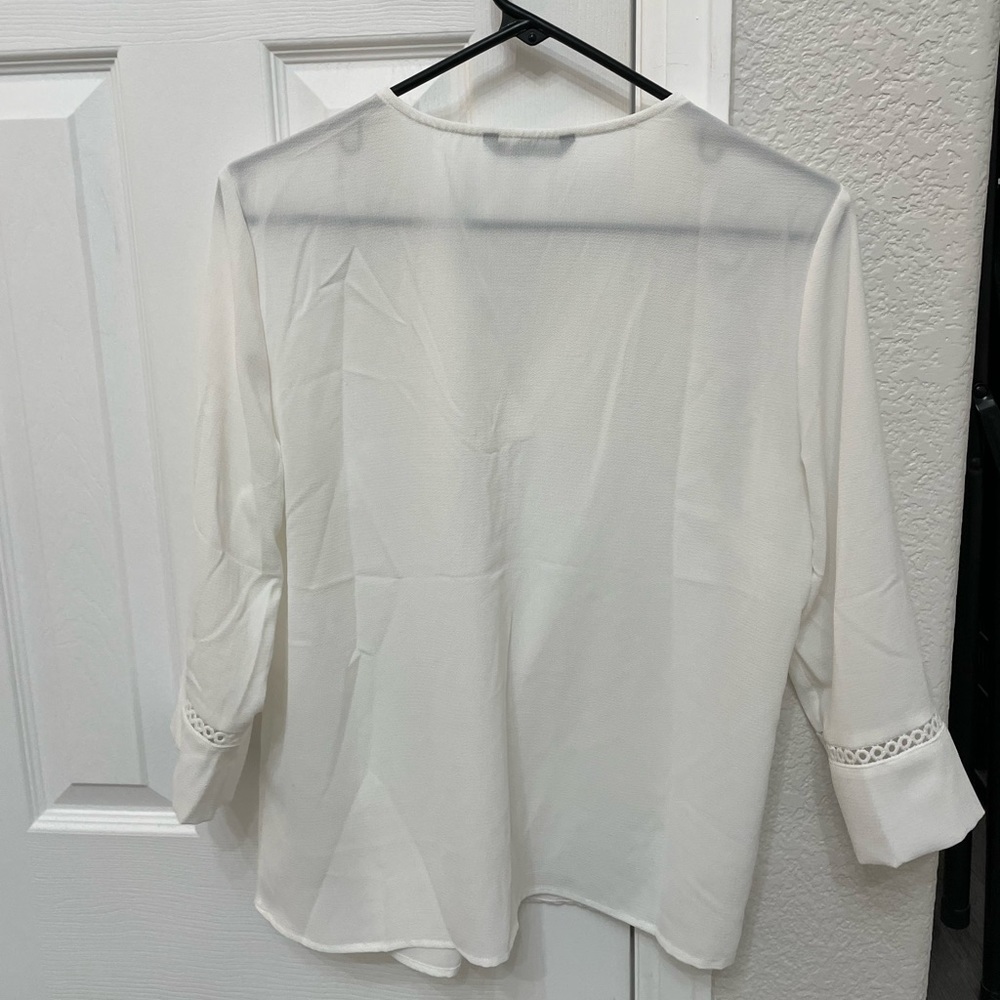 White blouse - Picture 3 of 3